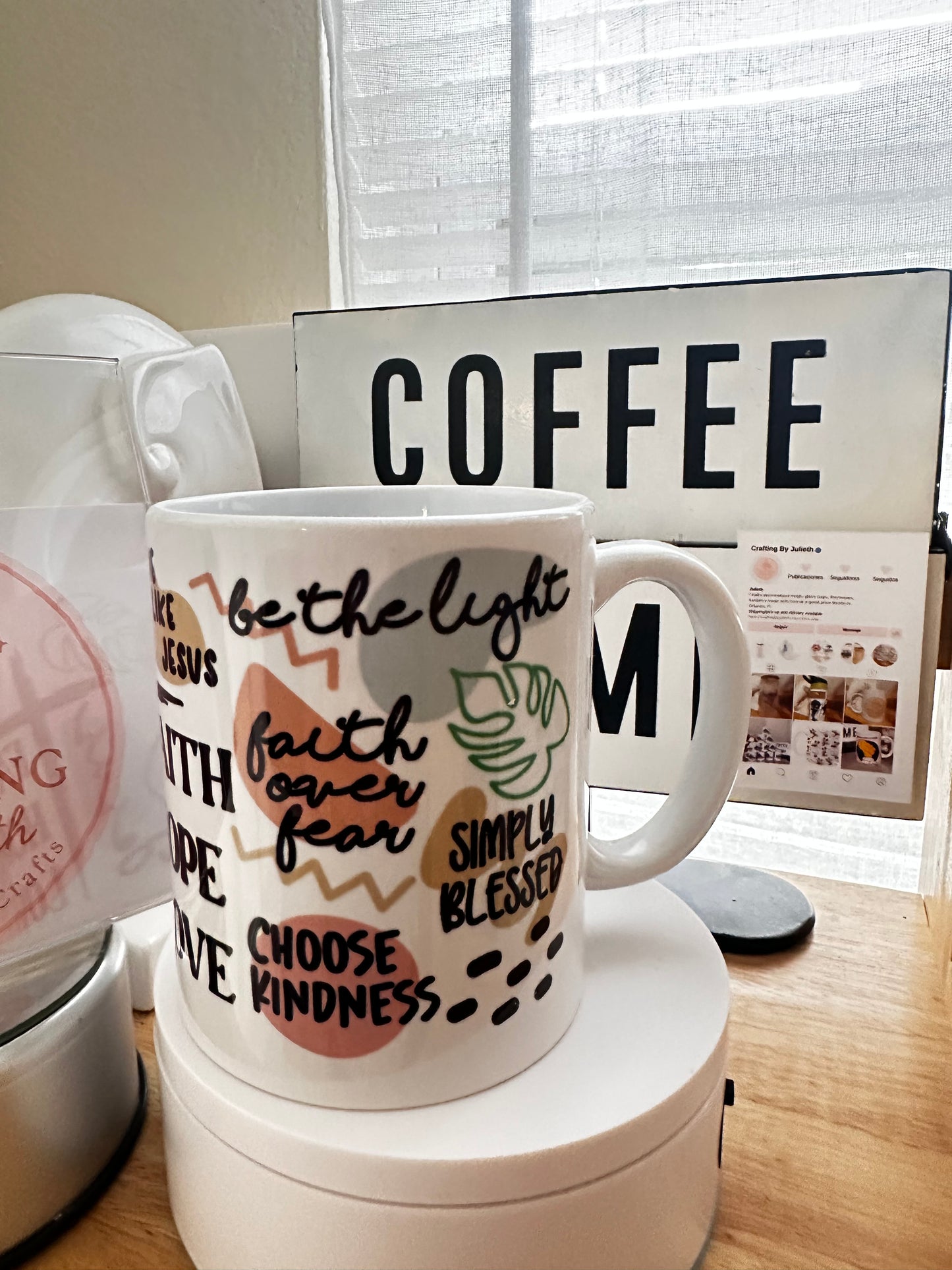 Taza con mensaje cristiano en inglés